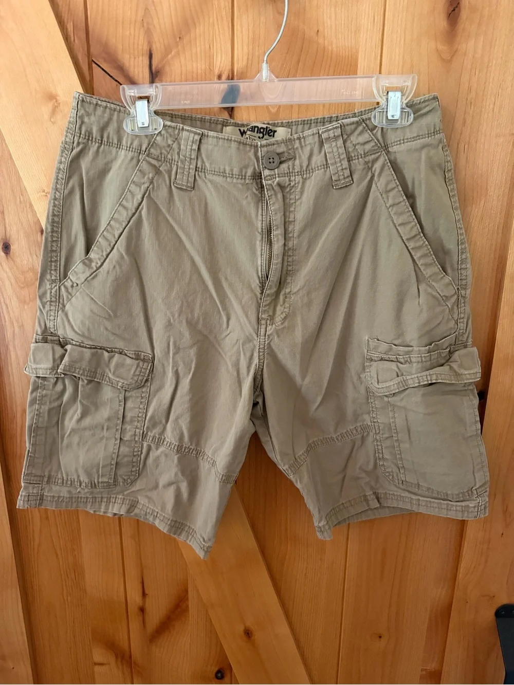 *Sold* Wrangler Authentics Men’s Khaki Cargo Shorts 32 Utility Y2K Gorpcore